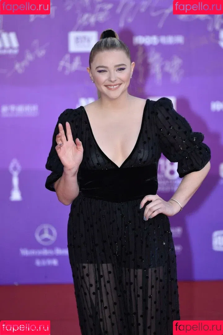 Chloë Grace Moretz / chloegmoretz / https: Onlyfans Photo Gallery 