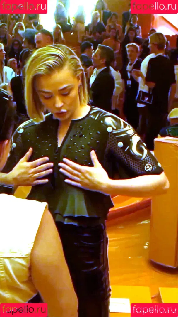 Chloë Grace Moretz / chloegmoretz / https: Onlyfans Photo Gallery 