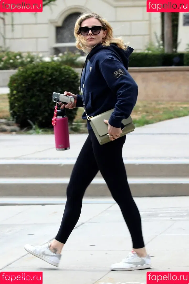 Chloë Grace Moretz / chloegmoretz / https: Onlyfans Photo Gallery 