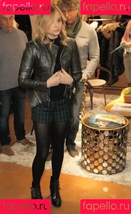 Chloë Grace Moretz / chloegmoretz / https: Onlyfans Photo Gallery 