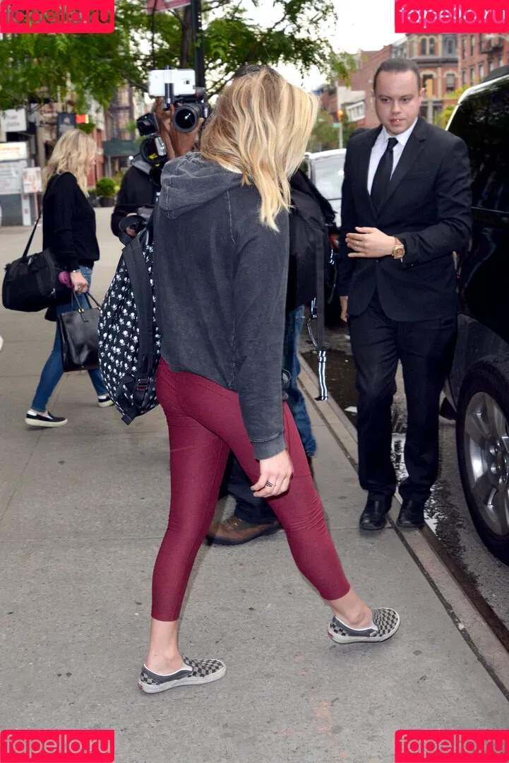 Chloë Grace Moretz / chloegmoretz / https: Onlyfans Photo Gallery 