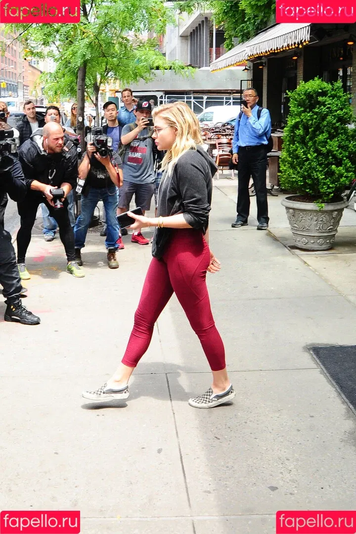 Chloë Grace Moretz / chloegmoretz / https: Onlyfans Photo Gallery 