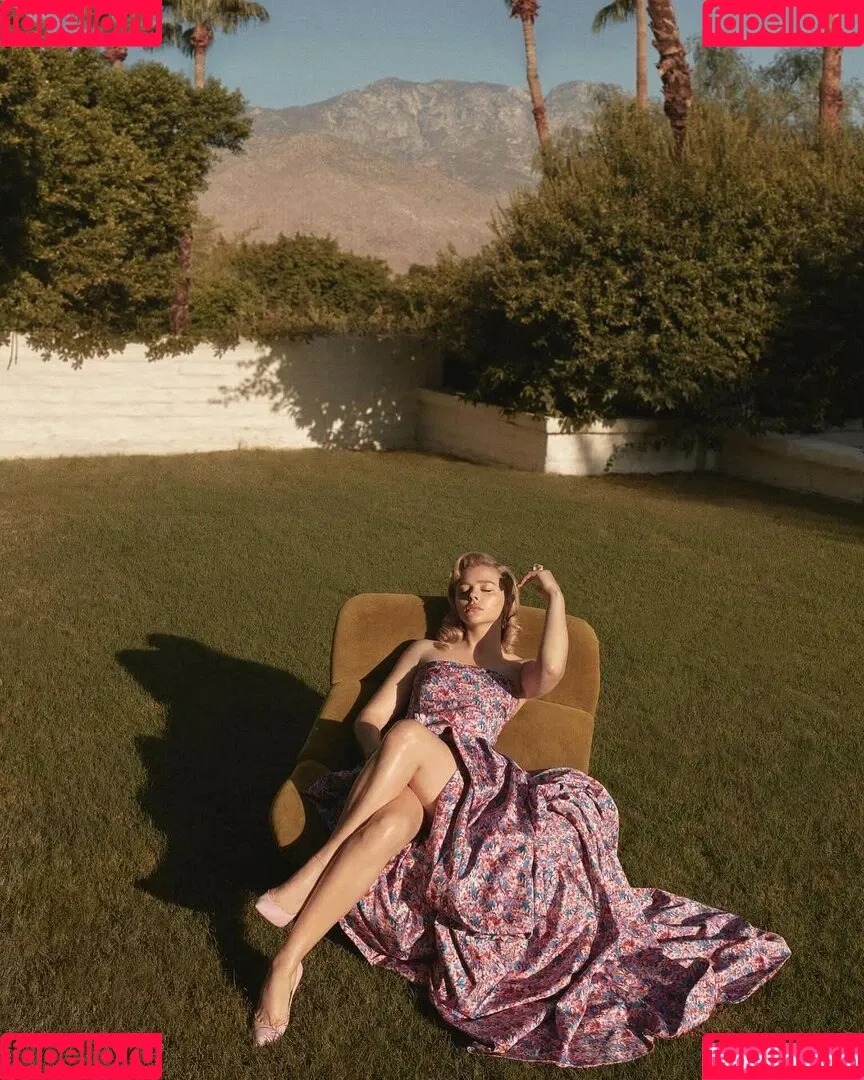 Chloë Grace Moretz / chloegmoretz / https: Onlyfans Photo Gallery 