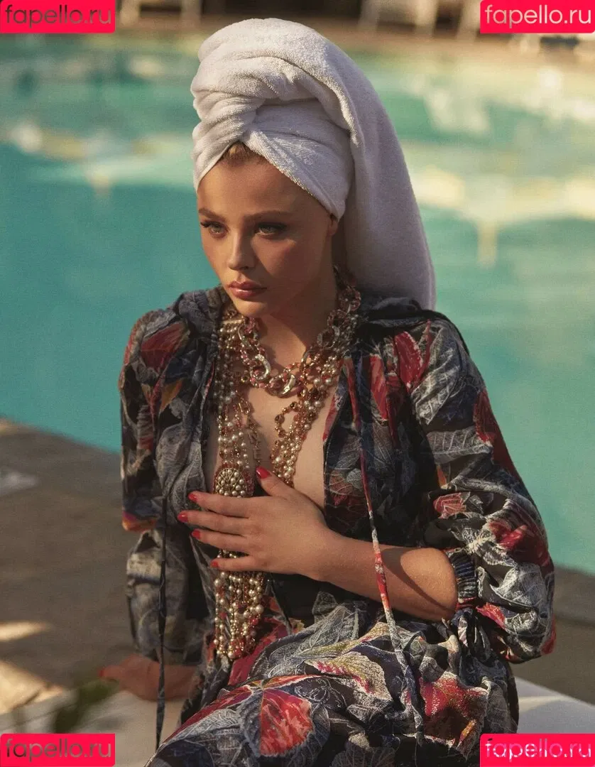 Chloë Grace Moretz / chloegmoretz / https: Onlyfans Photo Gallery 