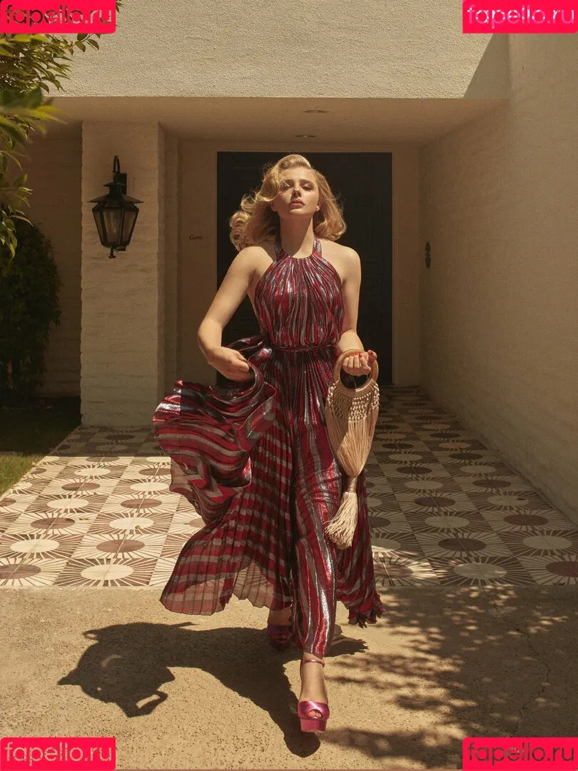 Chloë Grace Moretz / chloegmoretz / https: Onlyfans Photo Gallery 