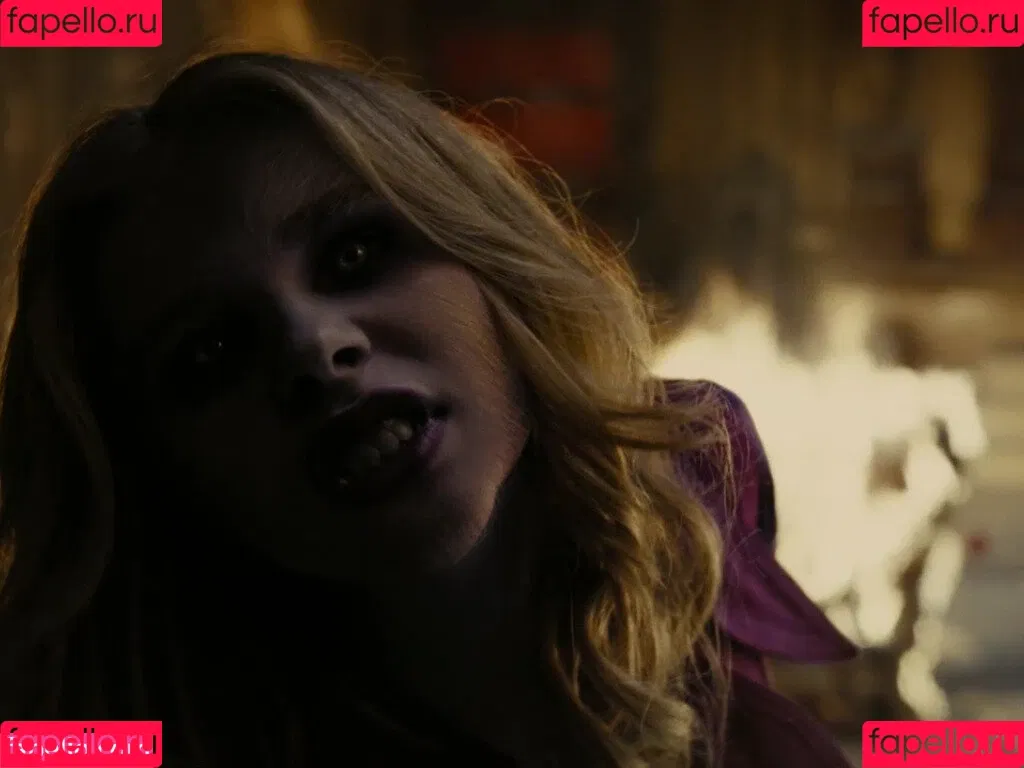 Chloë Grace Moretz / chloegmoretz / https: Onlyfans Photo Gallery 