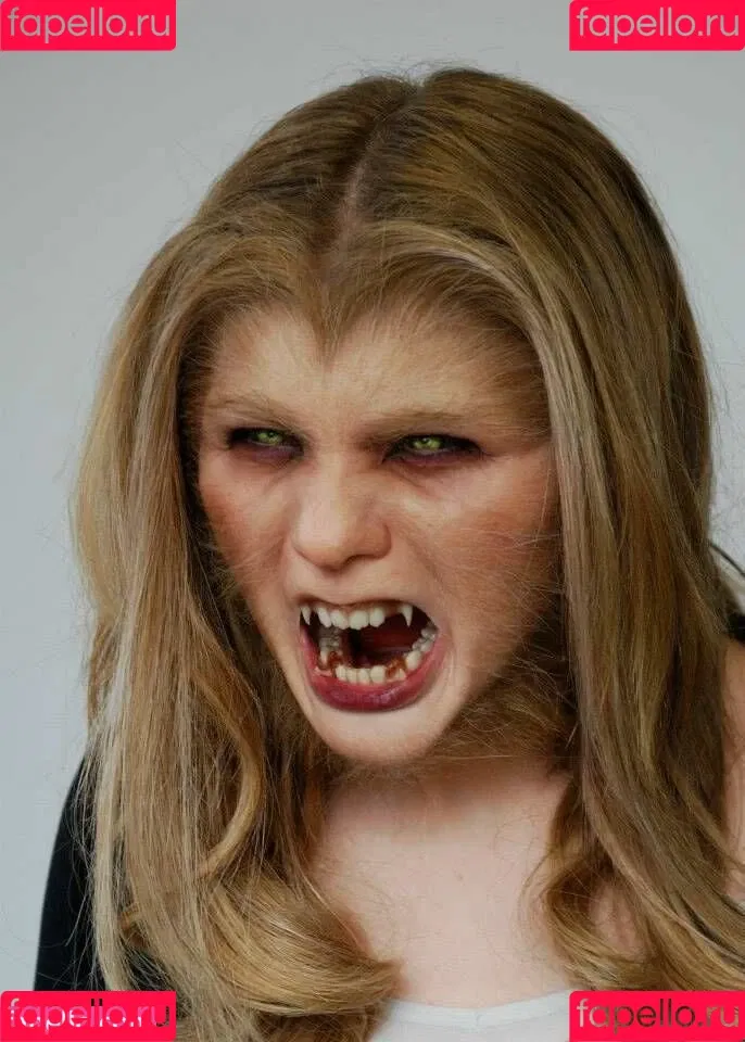 Chloë Grace Moretz / chloegmoretz / https: Onlyfans Photo Gallery 
