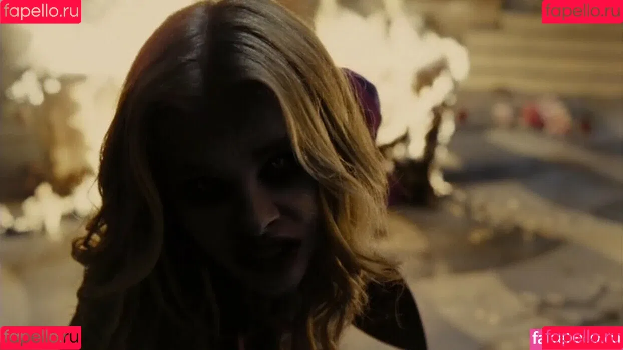 Chloë Grace Moretz / chloegmoretz / https: Onlyfans Photo Gallery 