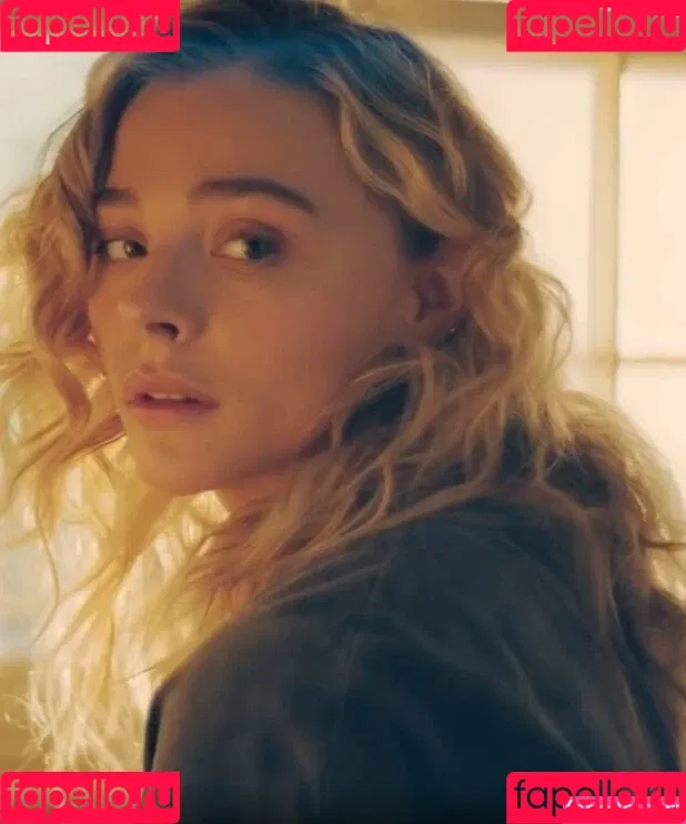 Chloë Grace Moretz / chloegmoretz / https: Onlyfans Photo Gallery 