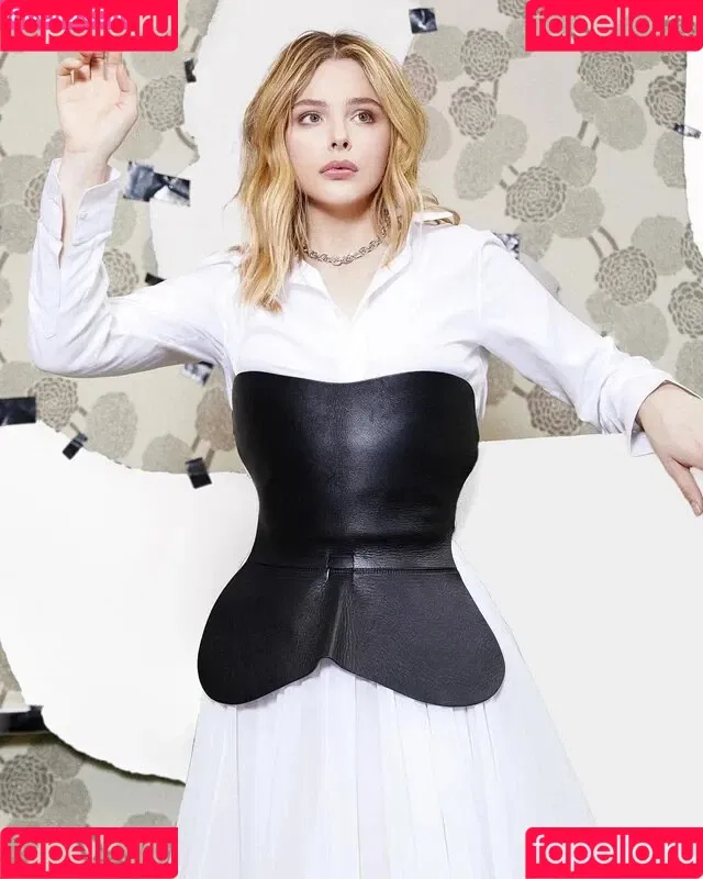 Chloë Grace Moretz / chloegmoretz / https: Onlyfans Photo Gallery 