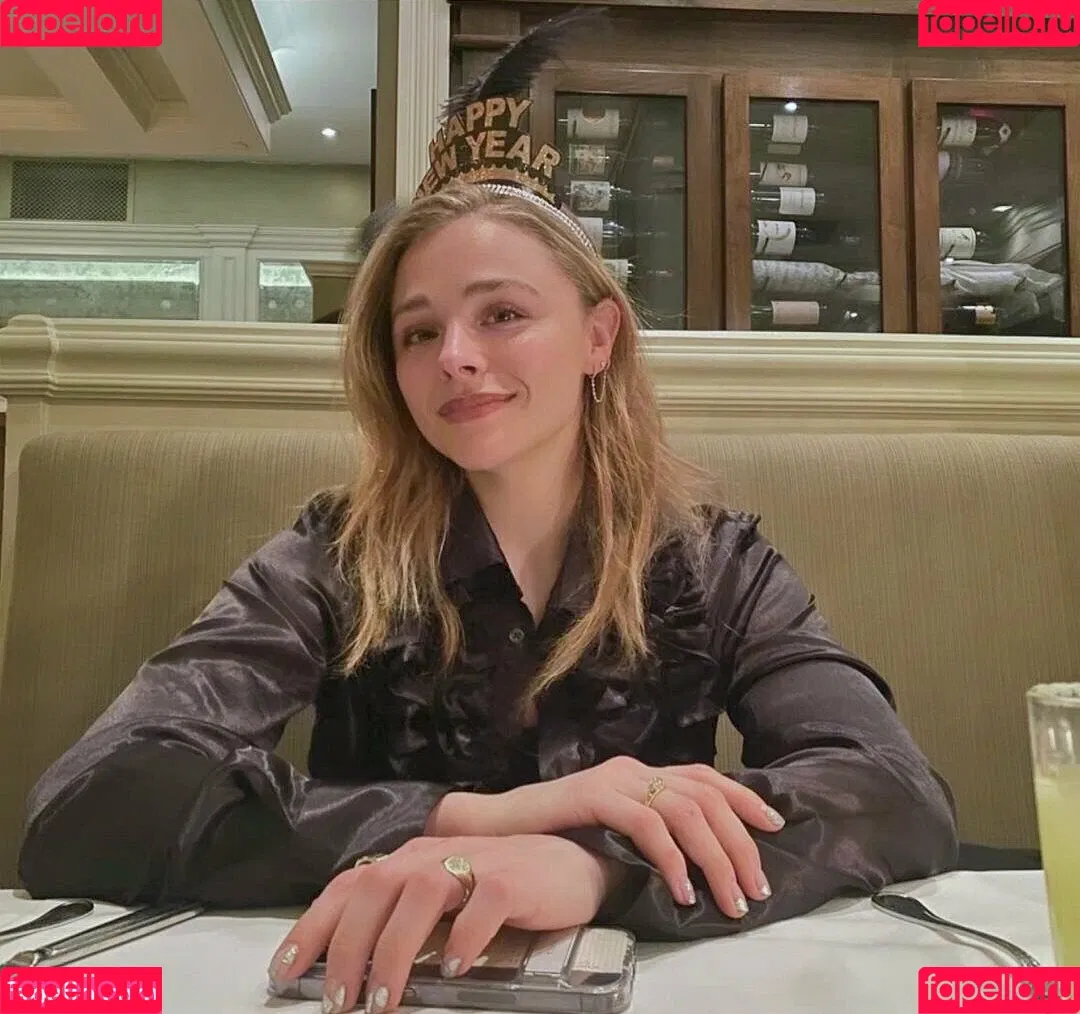 Chloë Grace Moretz / chloegmoretz / https: Onlyfans Photo Gallery 