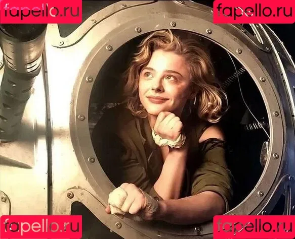 Chloë Grace Moretz / chloegmoretz / https: Onlyfans Photo Gallery 
