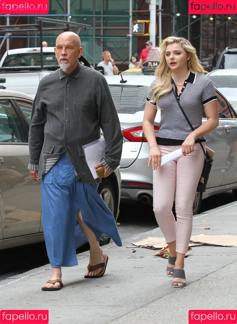 Chloë Grace Moretz / chloegmoretz / https: Onlyfans Photo Gallery 