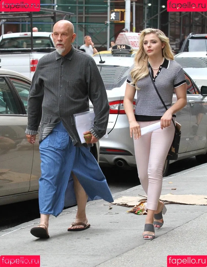 Chloë Grace Moretz / chloegmoretz / https: Onlyfans Photo Gallery 