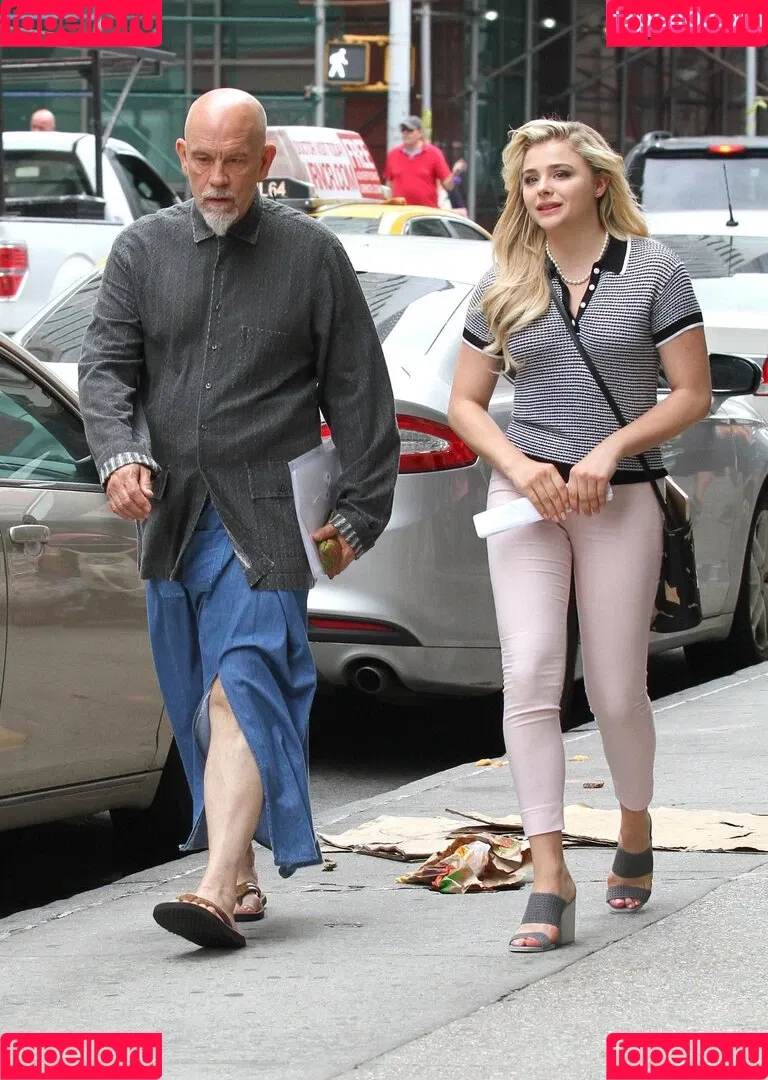 Chloë Grace Moretz / chloegmoretz / https: Onlyfans Photo Gallery 