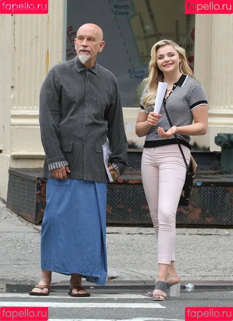 Chloë Grace Moretz / chloegmoretz / https: Onlyfans Photo Gallery 