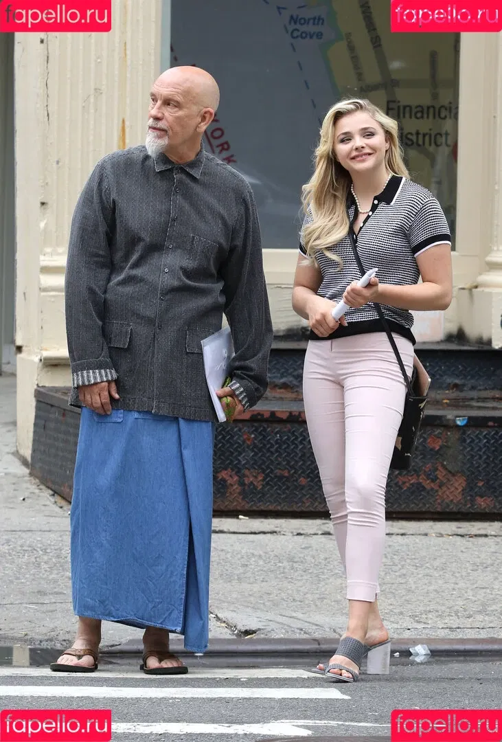 Chloë Grace Moretz / chloegmoretz / https: Onlyfans Photo Gallery 