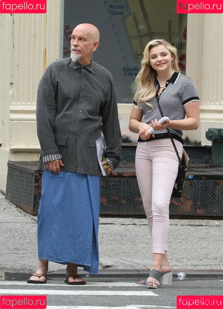 Chloë Grace Moretz / chloegmoretz / https: Onlyfans Photo Gallery 