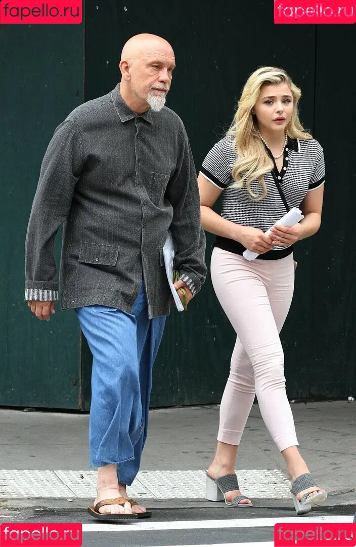Chloë Grace Moretz / chloegmoretz / https: Onlyfans Photo Gallery 