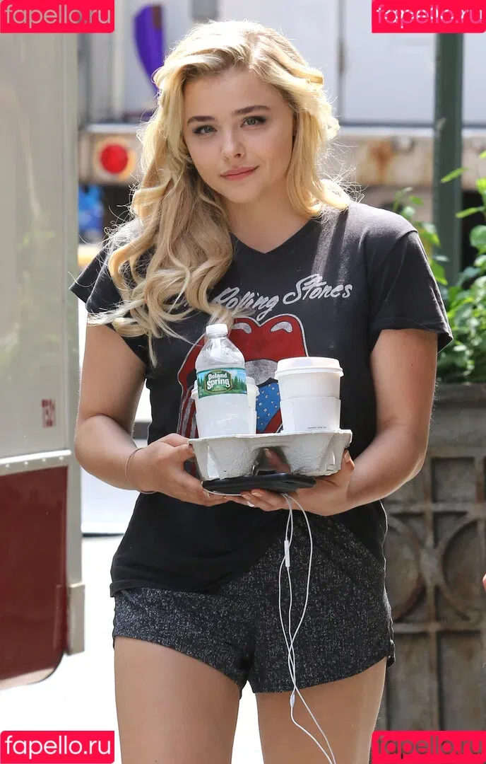 Chloë Grace Moretz / chloegmoretz / https: Onlyfans Photo Gallery 