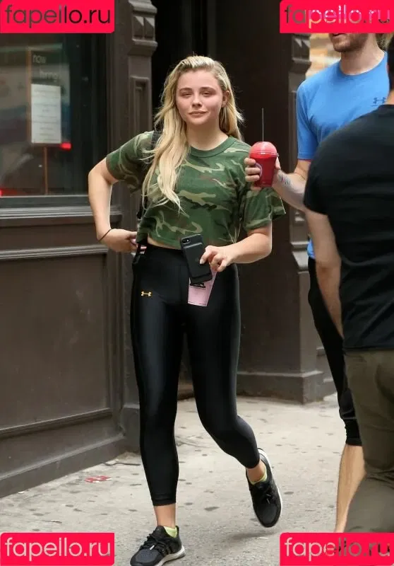 Chloë Grace Moretz / chloegmoretz / https: Onlyfans Photo Gallery 