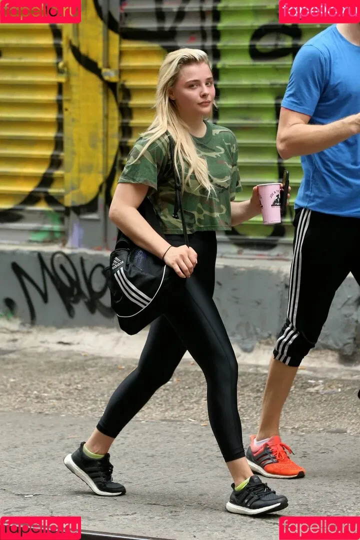 Chloë Grace Moretz / chloegmoretz / https: Onlyfans Photo Gallery 
