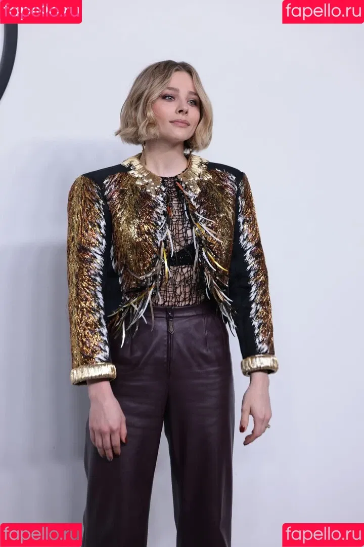 Chloë Grace Moretz / chloegmoretz / https: Onlyfans Photo Gallery 