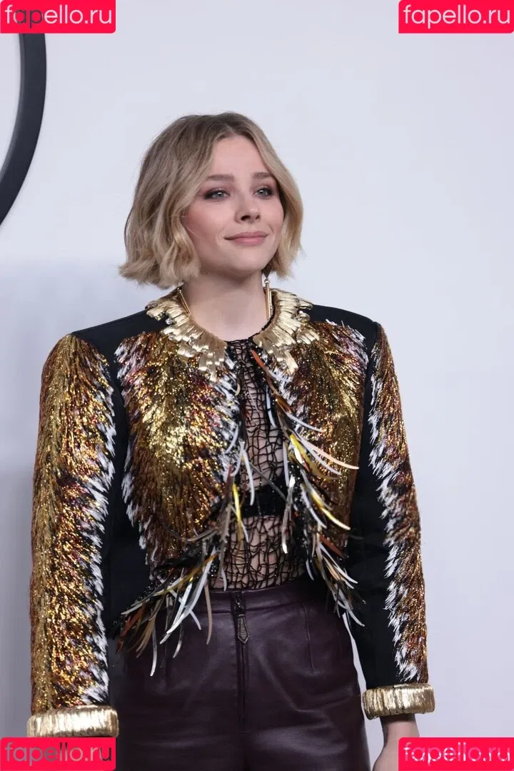 Chloë Grace Moretz / chloegmoretz / https: Onlyfans Photo Gallery 