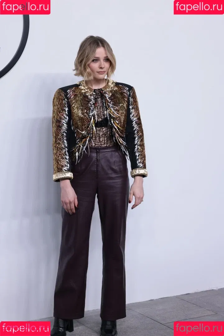 Chloë Grace Moretz / chloegmoretz / https: Onlyfans Photo Gallery 