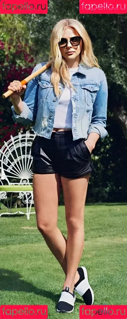 Chloë Grace Moretz / chloegmoretz / https: Onlyfans Photo Gallery 