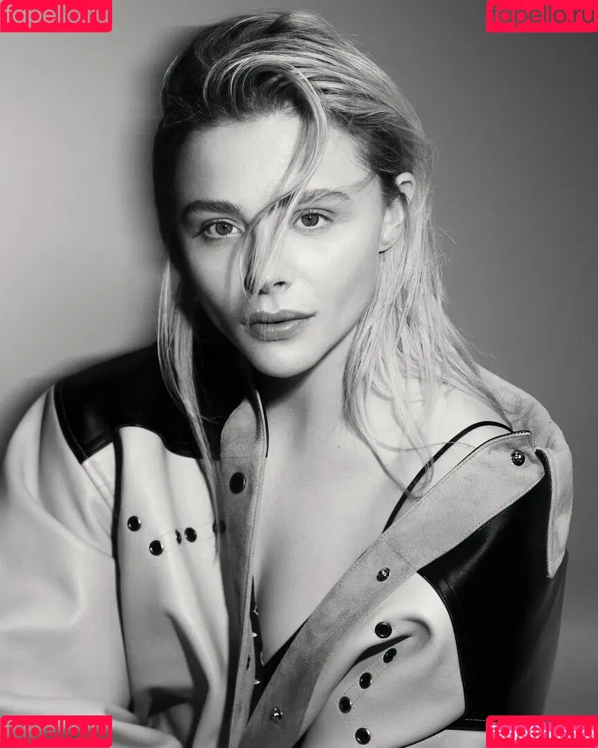 Chloë Grace Moretz / chloegmoretz / https: Onlyfans Photo Gallery 