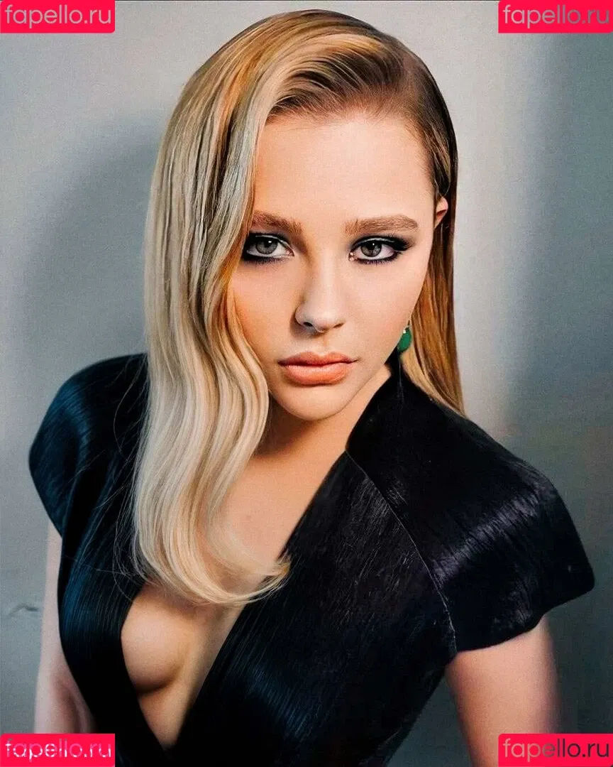 Chloë Grace Moretz / chloegmoretz / https: Onlyfans Photo Gallery 