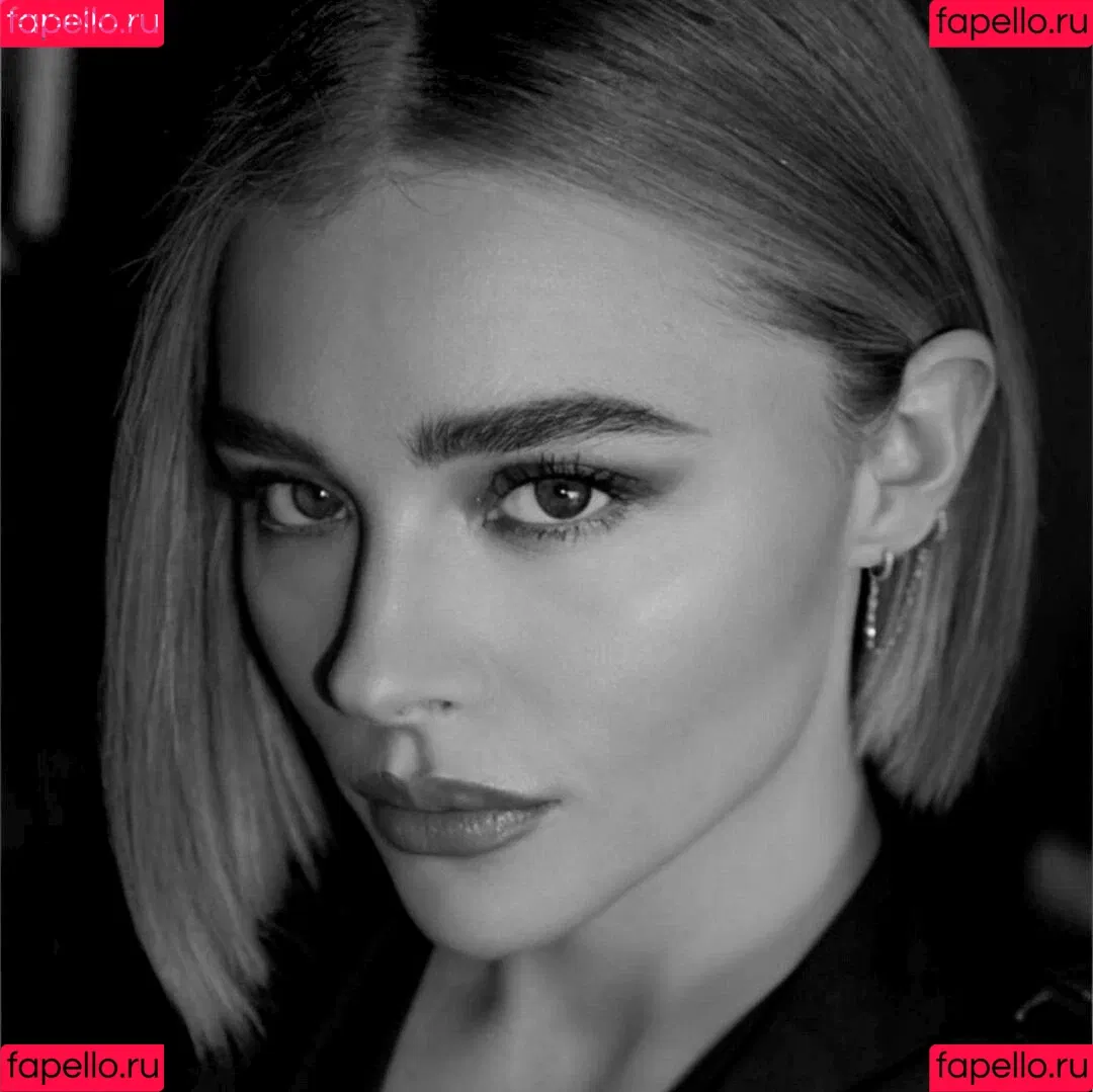 Chloë Grace Moretz / chloegmoretz / https: Onlyfans Photo Gallery 