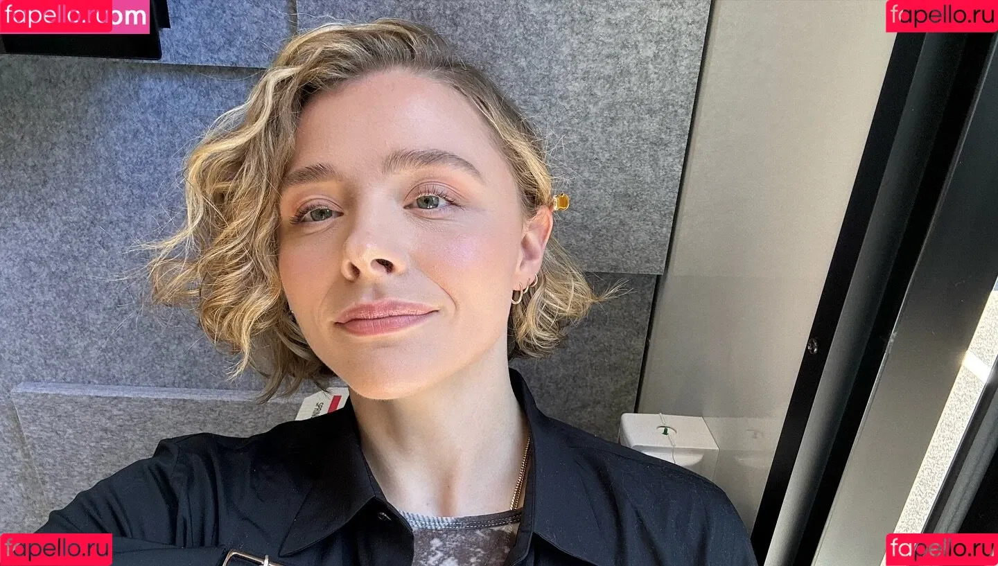 Chloë Grace Moretz / chloegmoretz / https: Onlyfans Photo Gallery 
