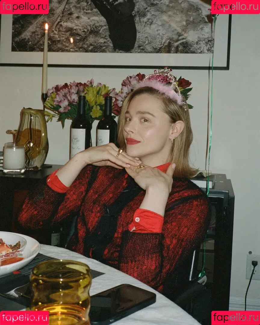 Chloë Grace Moretz / chloegmoretz / https: Onlyfans Photo Gallery 