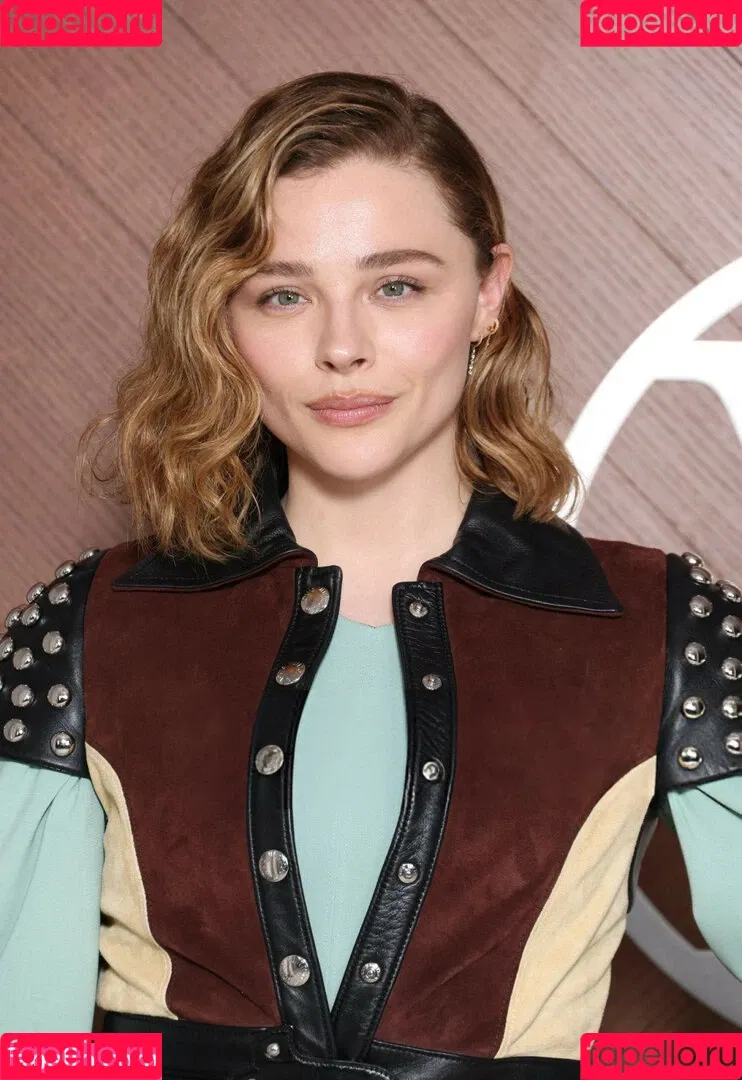 Chloë Grace Moretz / chloegmoretz / https: Onlyfans Photo Gallery 