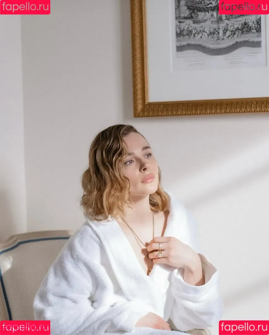 Chloë Grace Moretz / chloegmoretz / https: Onlyfans Photo Gallery 