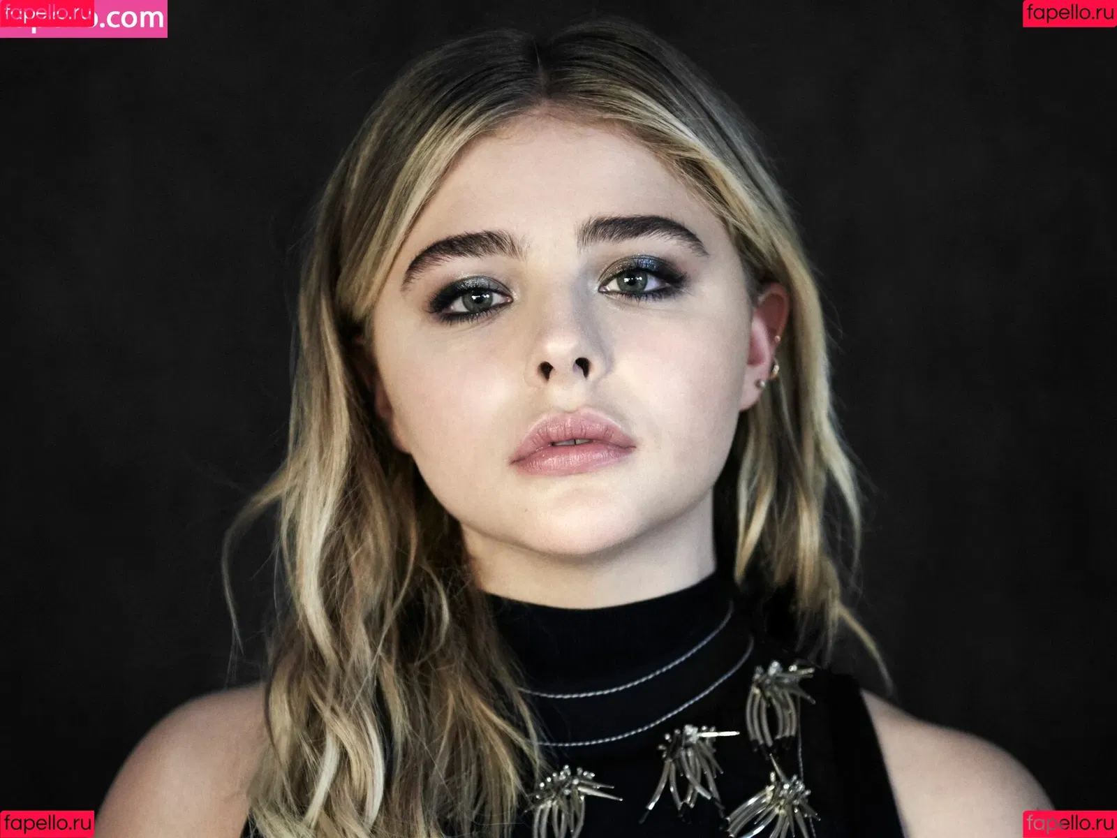 Chloë Grace Moretz / chloegmoretz / https: Onlyfans Photo Gallery 
