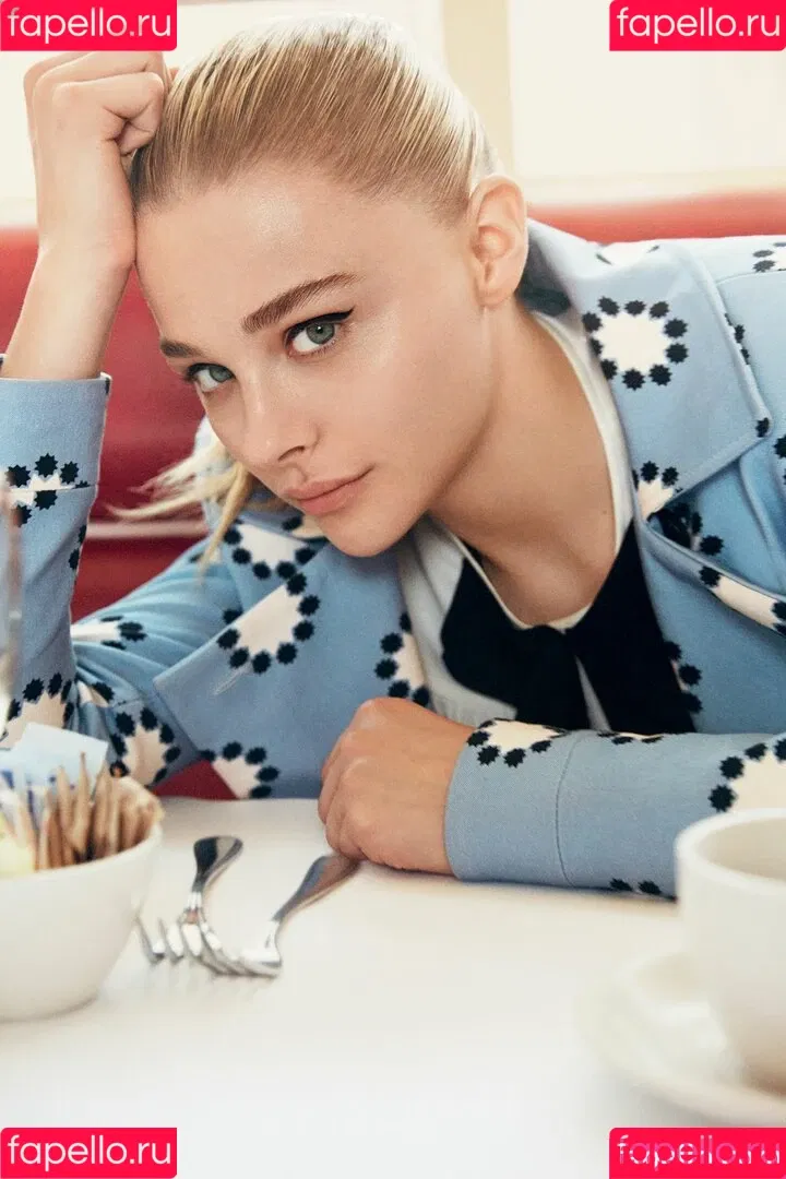 Chloë Grace Moretz / chloegmoretz / https: Onlyfans Photo Gallery 