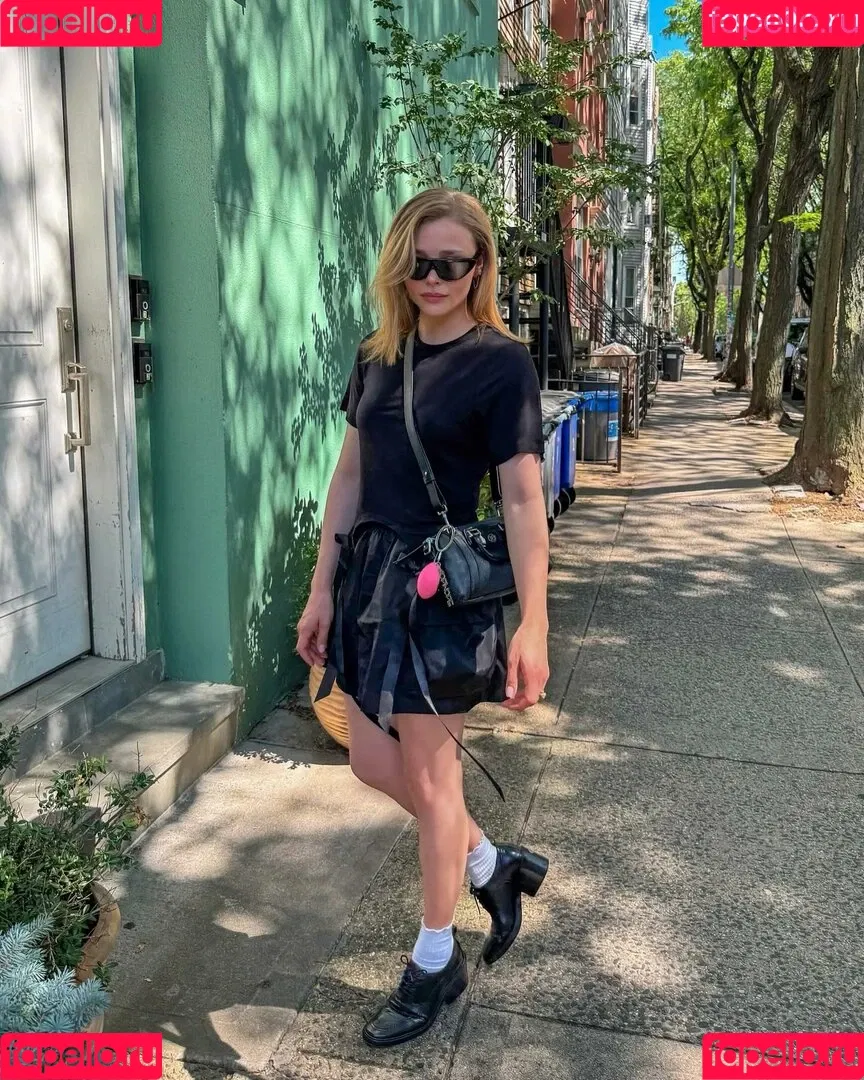 Chloë Grace Moretz / chloegmoretz / https: Onlyfans Photo Gallery 