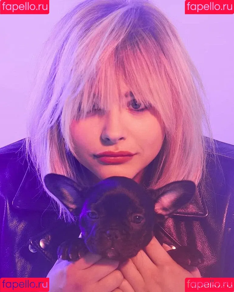 Chloë Grace Moretz / chloegmoretz / https: Onlyfans Photo Gallery 