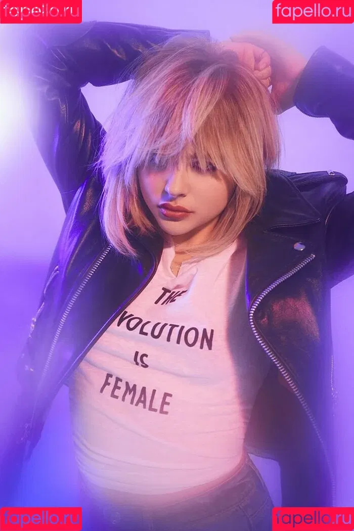 Chloë Grace Moretz / chloegmoretz / https: Onlyfans Photo Gallery 