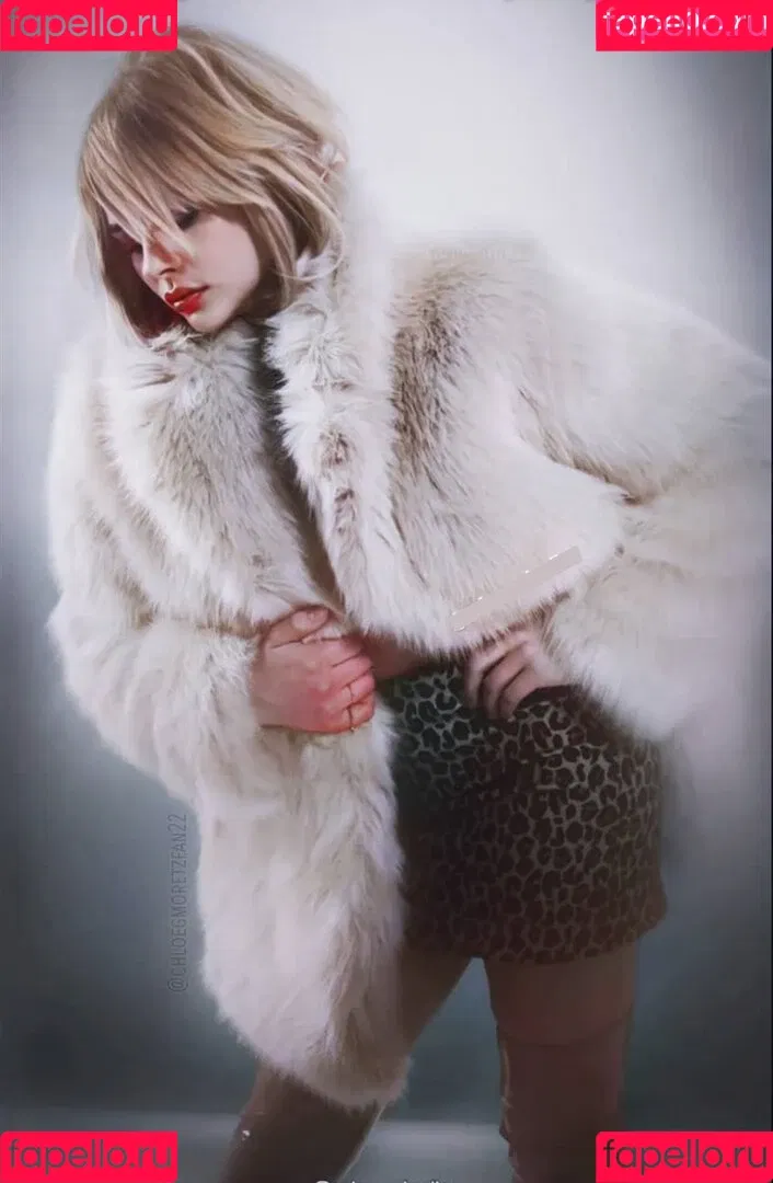 Chloë Grace Moretz / chloegmoretz / https: Onlyfans Photo Gallery 