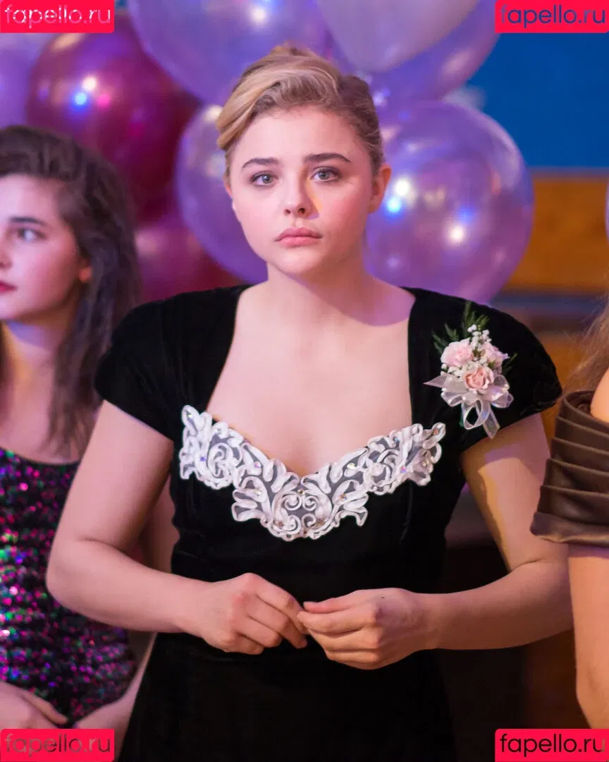 Chloë Grace Moretz / chloegmoretz / https: Onlyfans Photo Gallery 