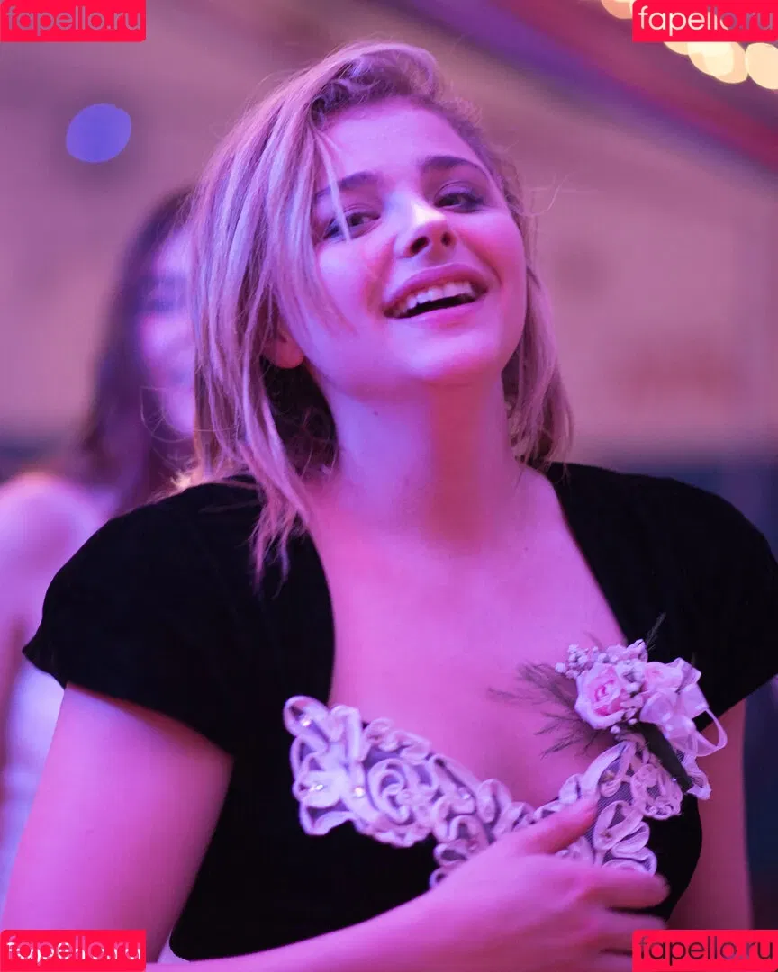 Chloë Grace Moretz / chloegmoretz / https: Onlyfans Photo Gallery 