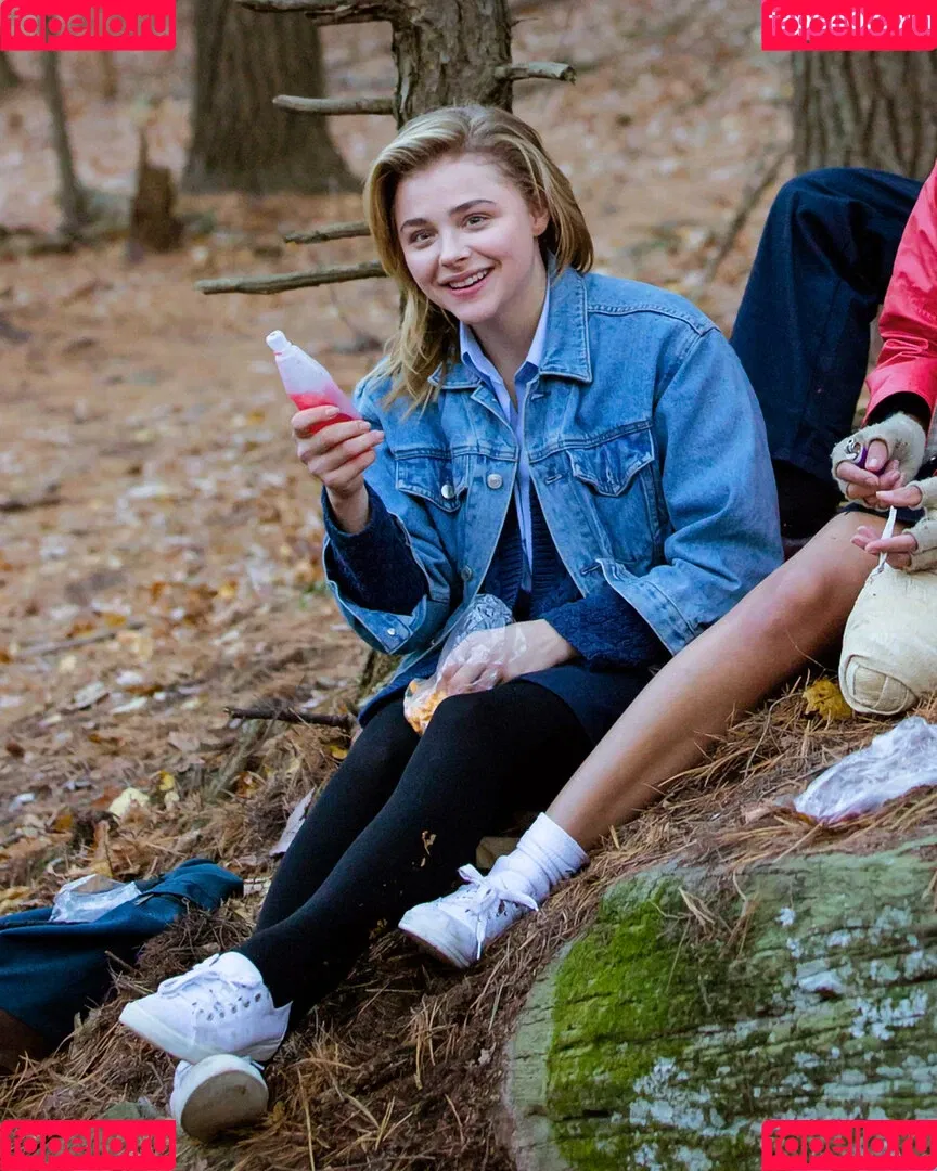 Chloë Grace Moretz / chloegmoretz / https: Onlyfans Photo Gallery 