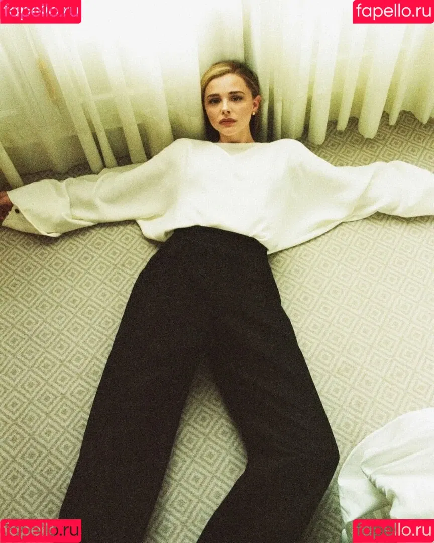 Chloë Grace Moretz / chloegmoretz / https: Onlyfans Photo Gallery 