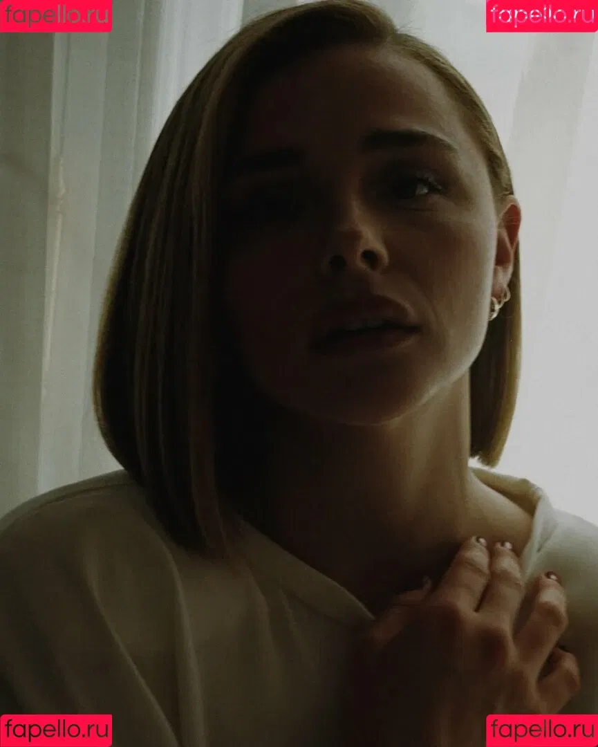 Chloë Grace Moretz / chloegmoretz / https: Onlyfans Photo Gallery 