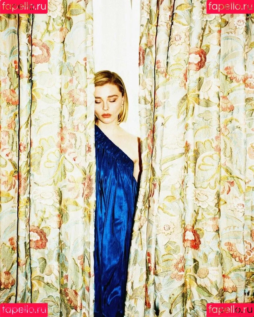 Chloë Grace Moretz / chloegmoretz / https: Onlyfans Photo Gallery 