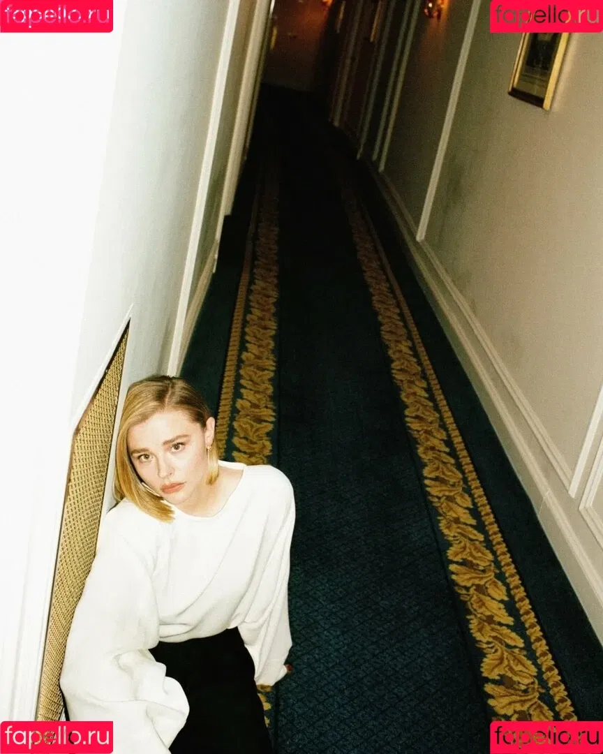 Chloë Grace Moretz / chloegmoretz / https: Onlyfans Photo Gallery 